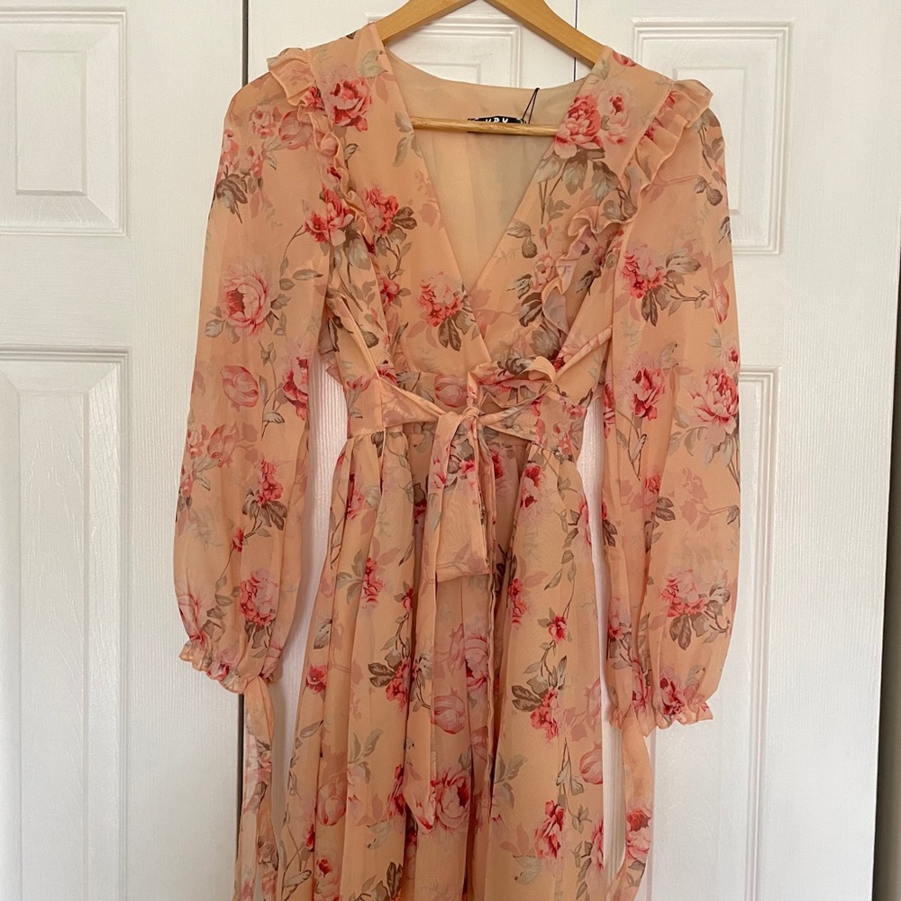 Beautiful Floral Peach Dress w/ TAGS